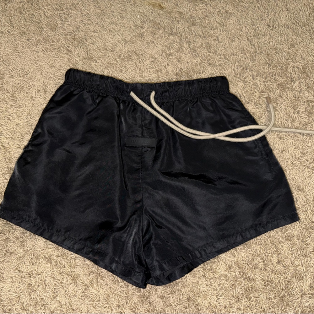 essentials women’s shorts - image 4